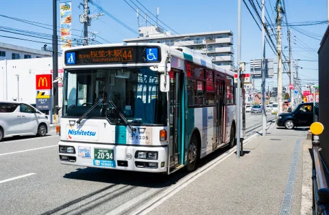 「諸岡四角」バス停 image
