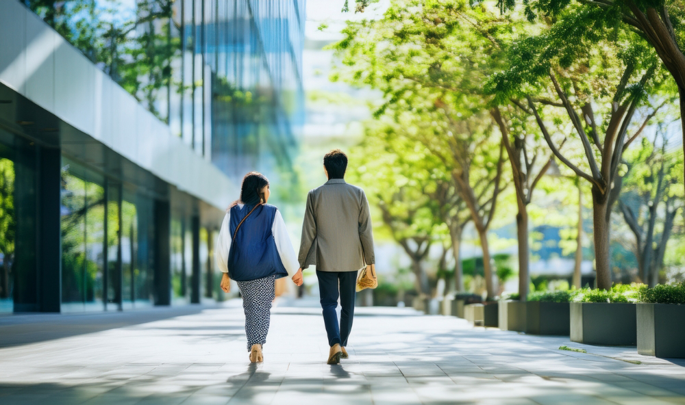 通勤するカップル image